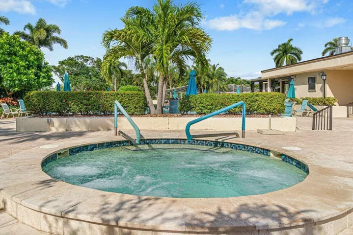 Country Club Whirlpool