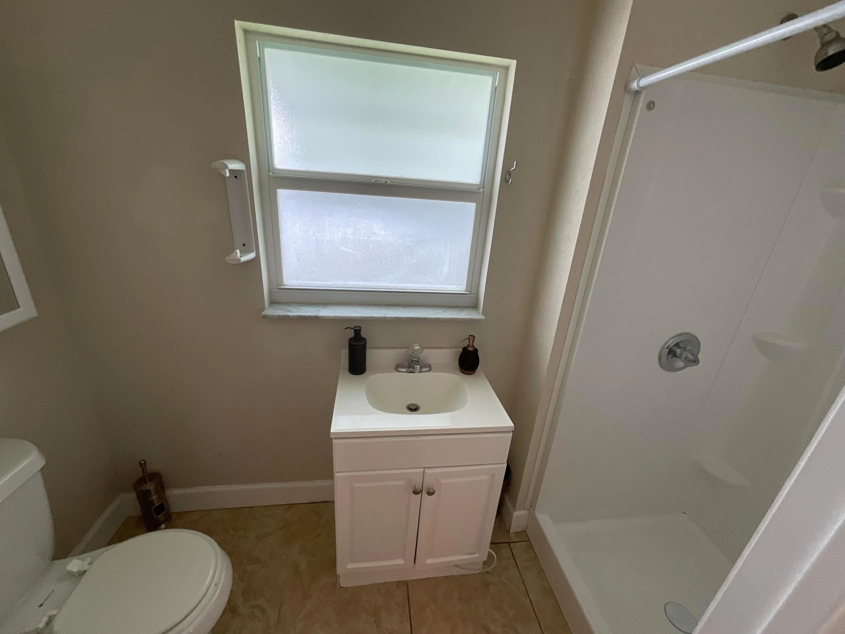 2nd bathroom and shower
