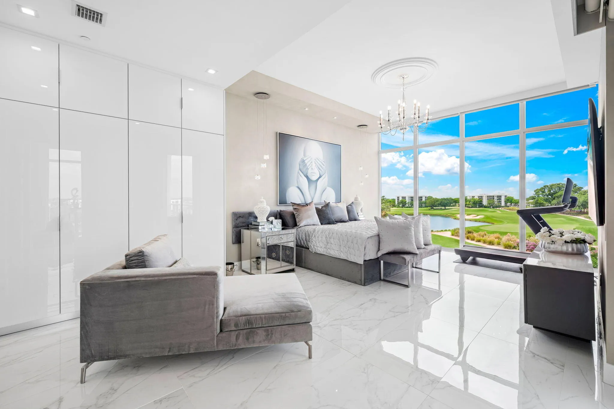 Luxurious Primary Suite