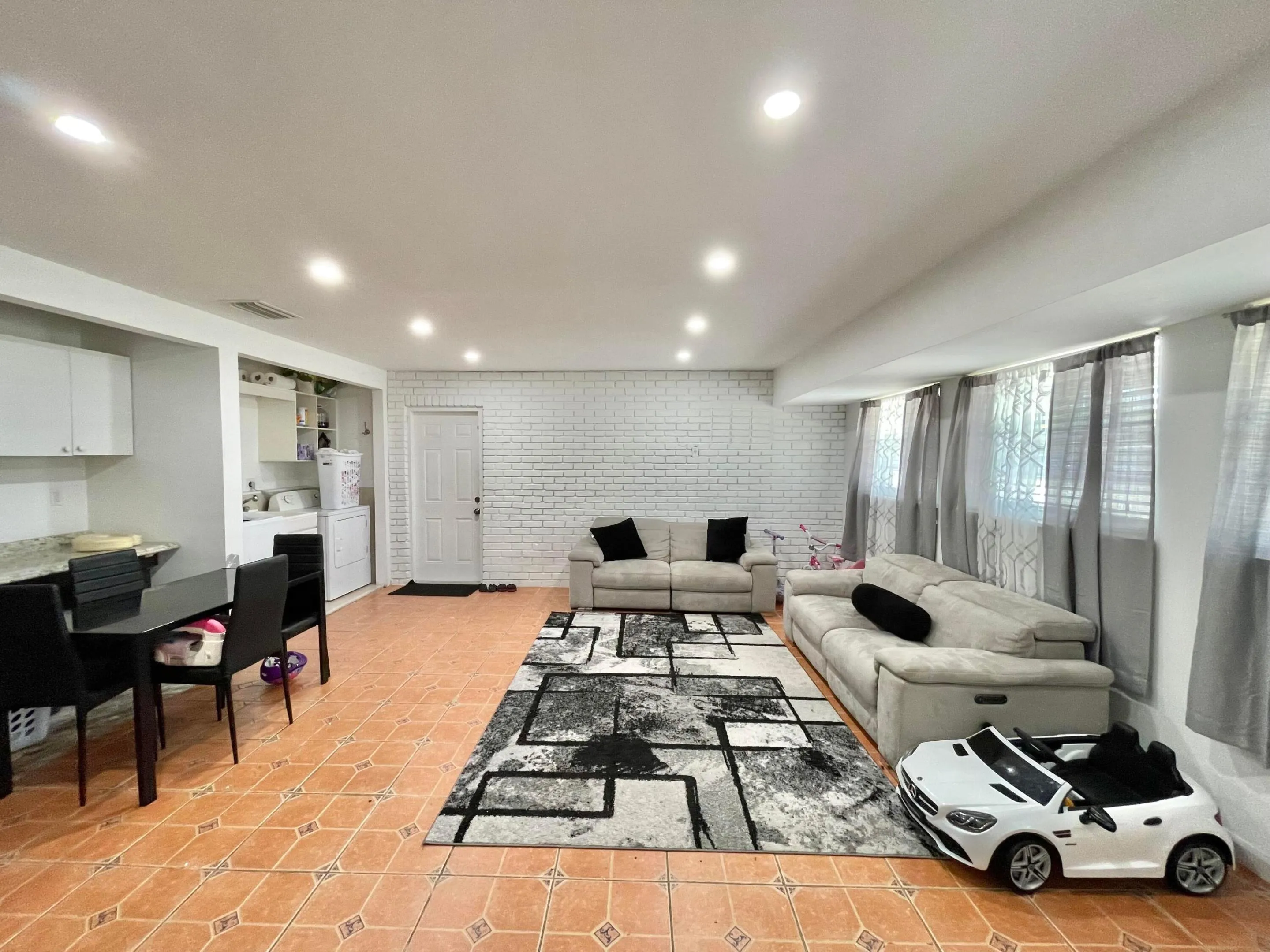 EXTRA LIVING SPACE/ COULD BE A MOTHER IN LAW SUITE