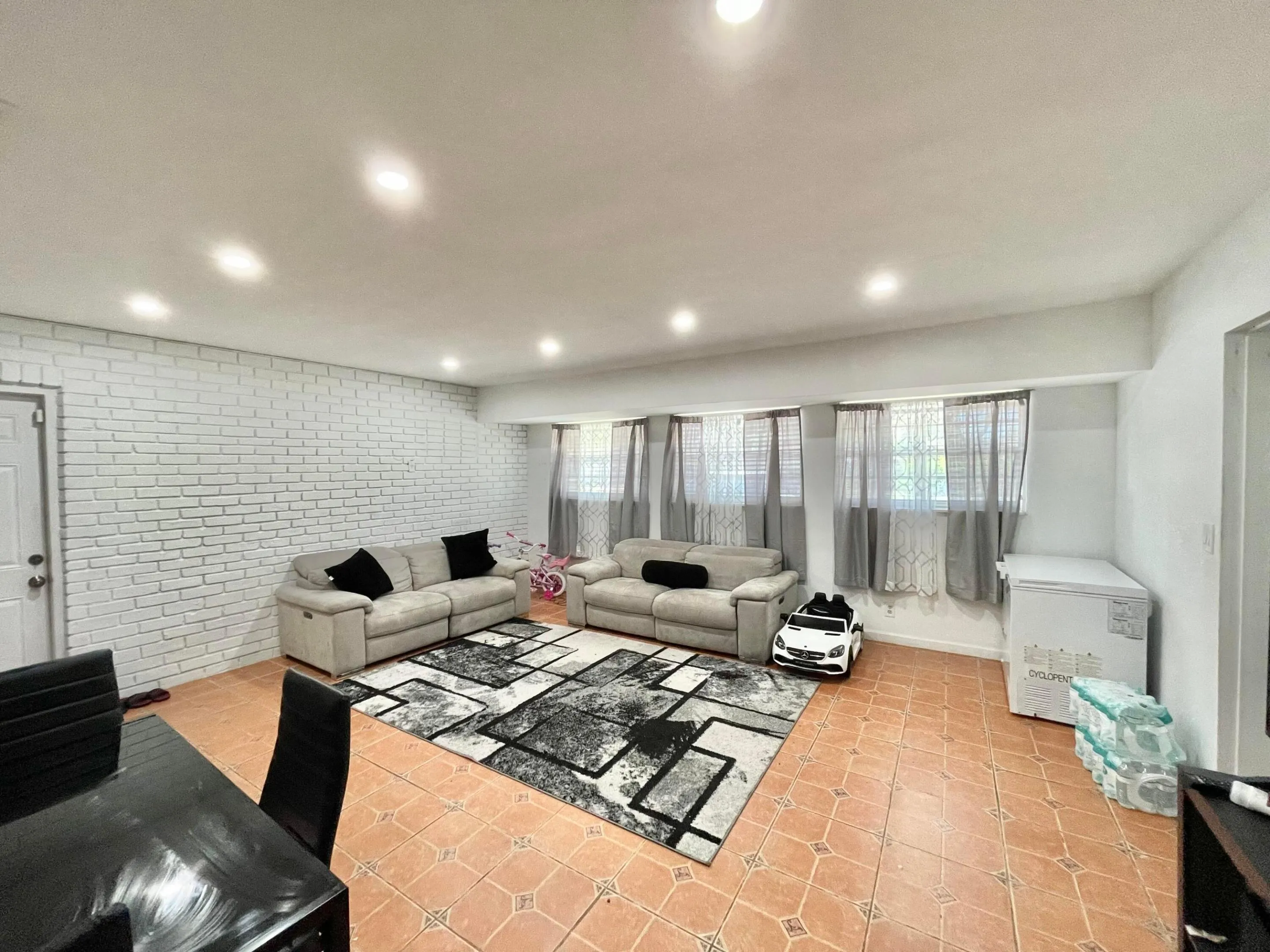 EXTRA LIVING SPACE/ COULD BE A MOTHER IN LAW SUITE