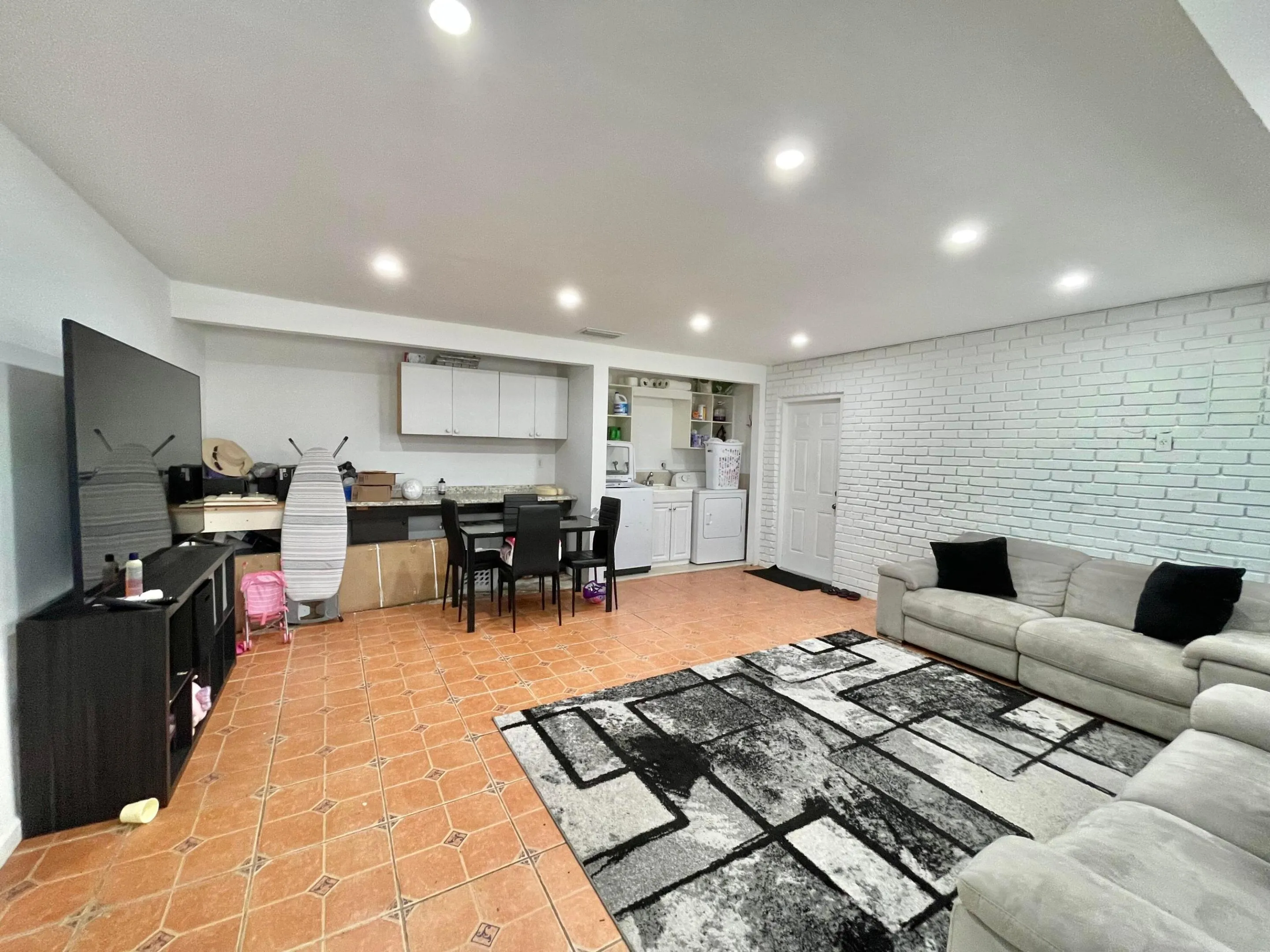 EXTRA LIVING SPACE/ COULD BE A MOTHER IN LAW SUITE