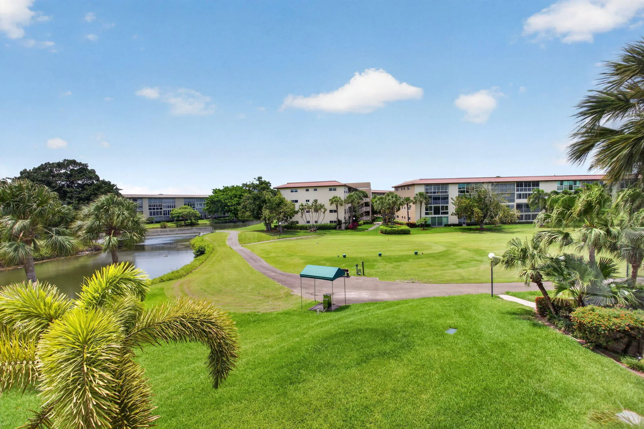 GOLF WATER VIEWS