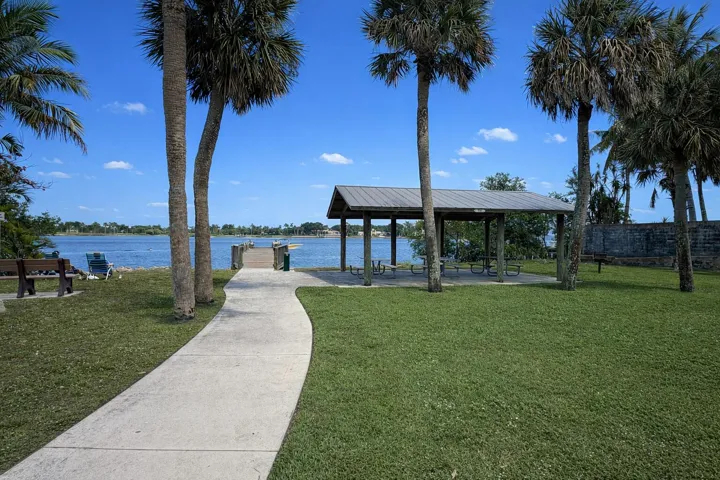 Fishing pier
