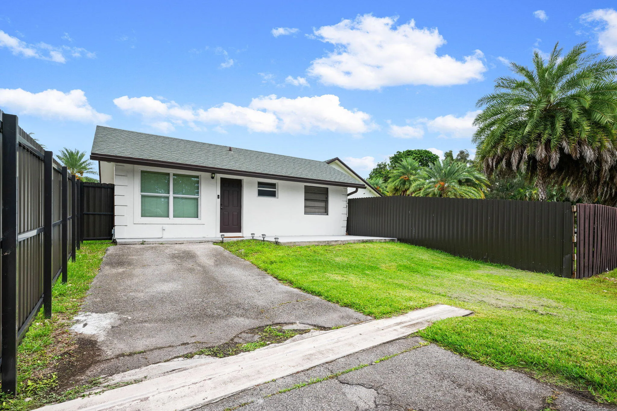 35-web-or-mls-5700-sw-196th-ln