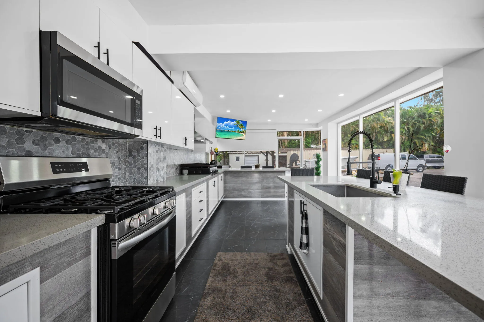 32-web-or-mls-5700-sw-196th-ln