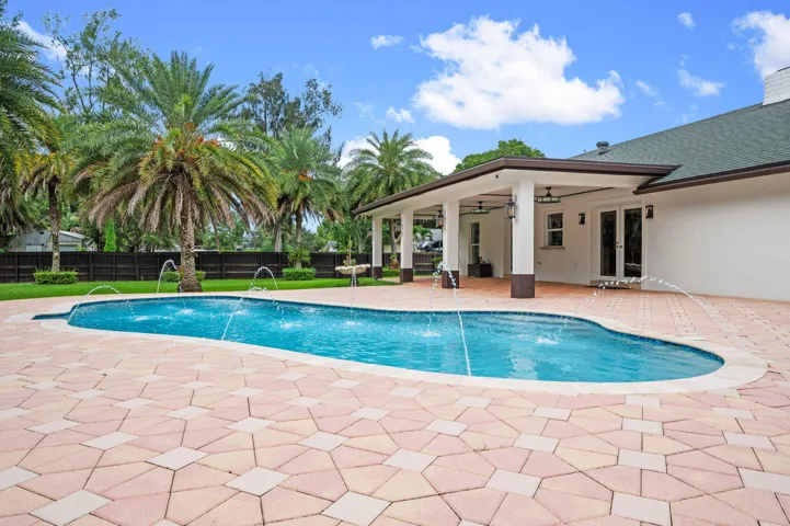 25-web-or-mls-5700-sw-196th-ln