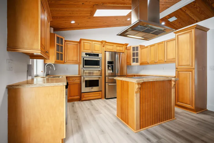 11-web-or-mls-5700-sw-196th-ln