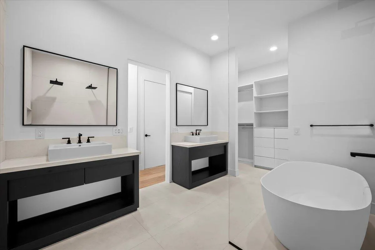 11-LUX_5857