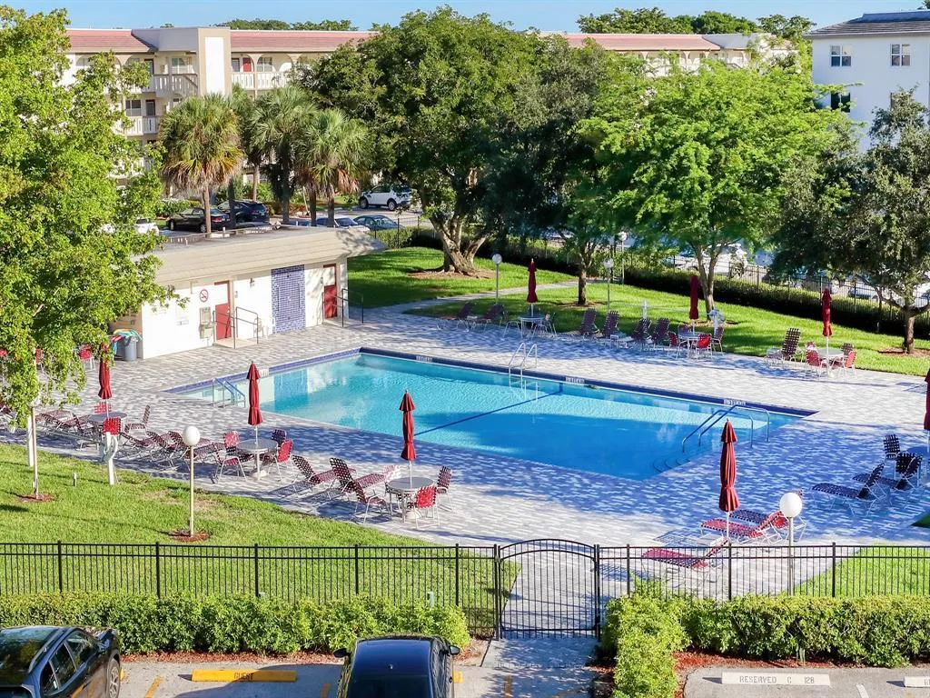 Bimini Pool