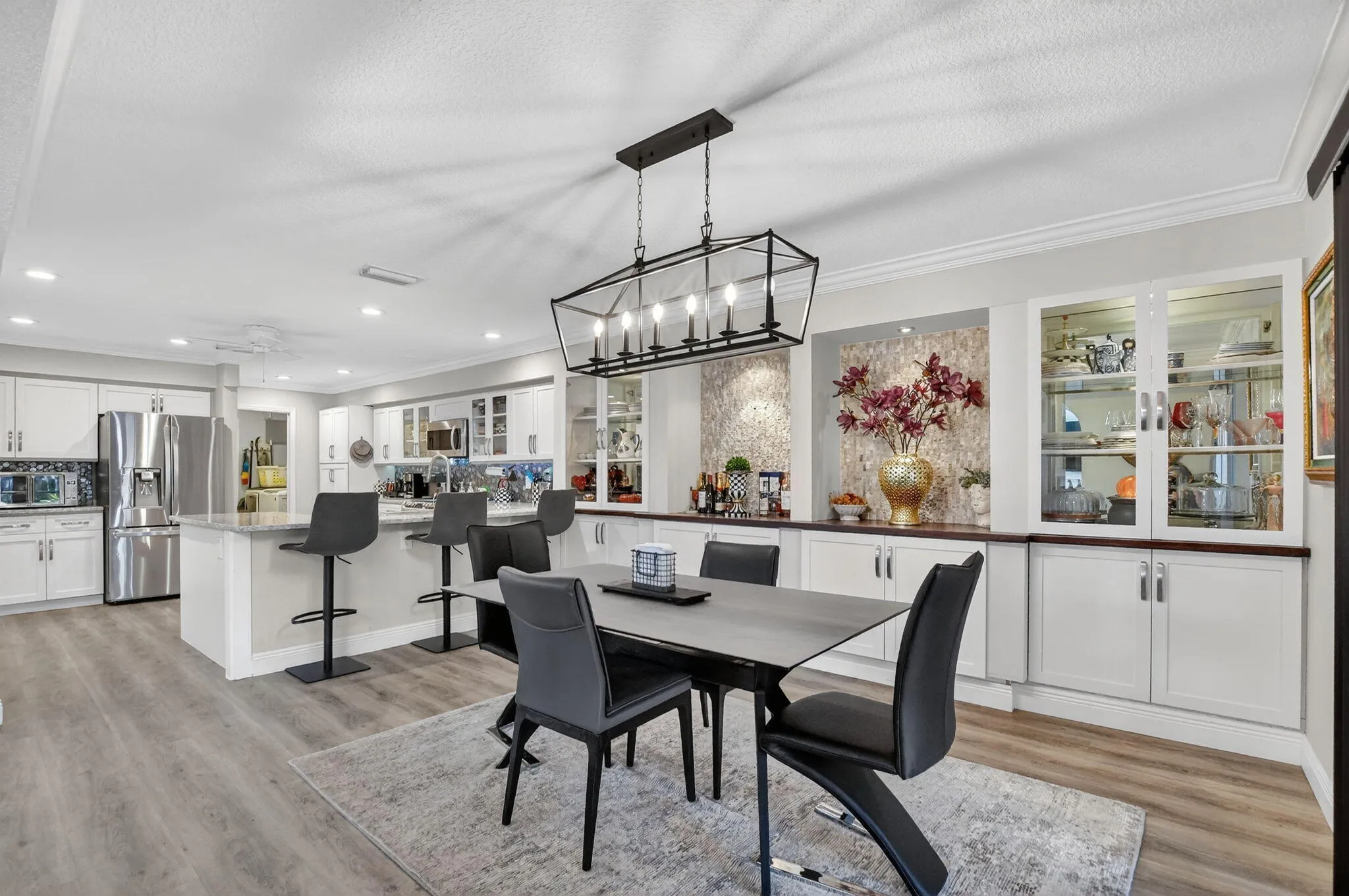 Eat in Kitchen with lots of storage space