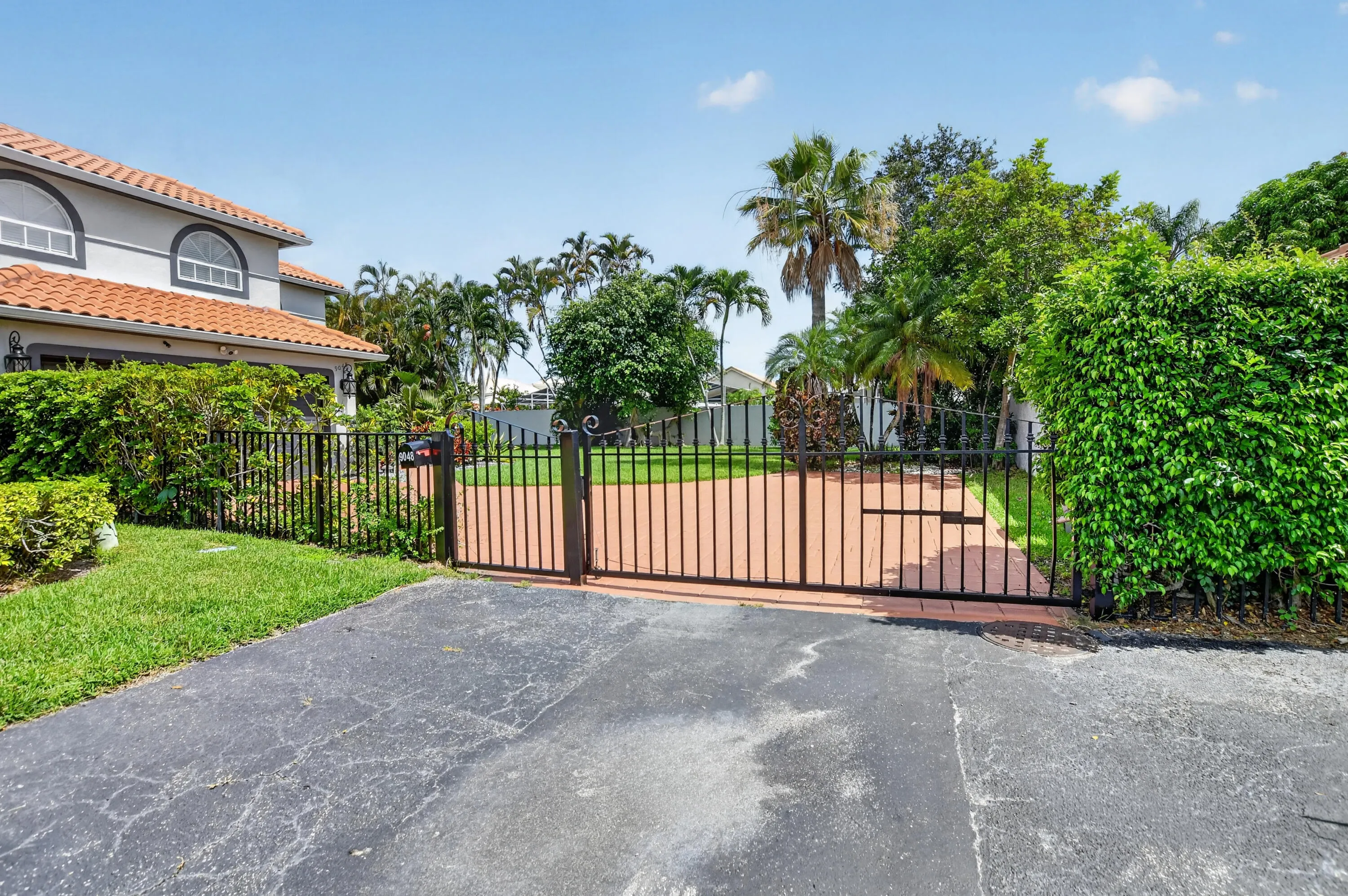 Electric gated fence