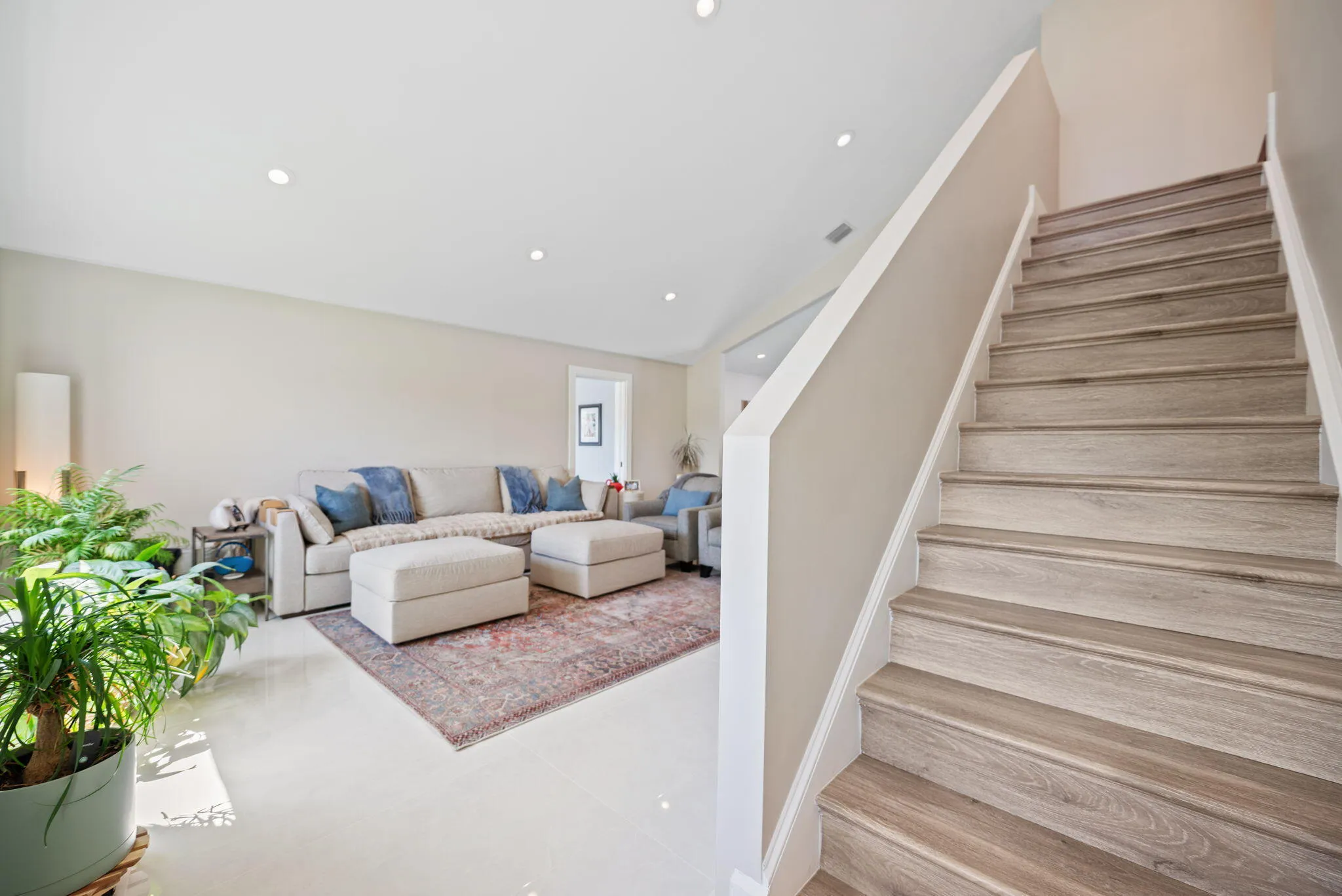 18-web-or-mls-22612-middletown-dr