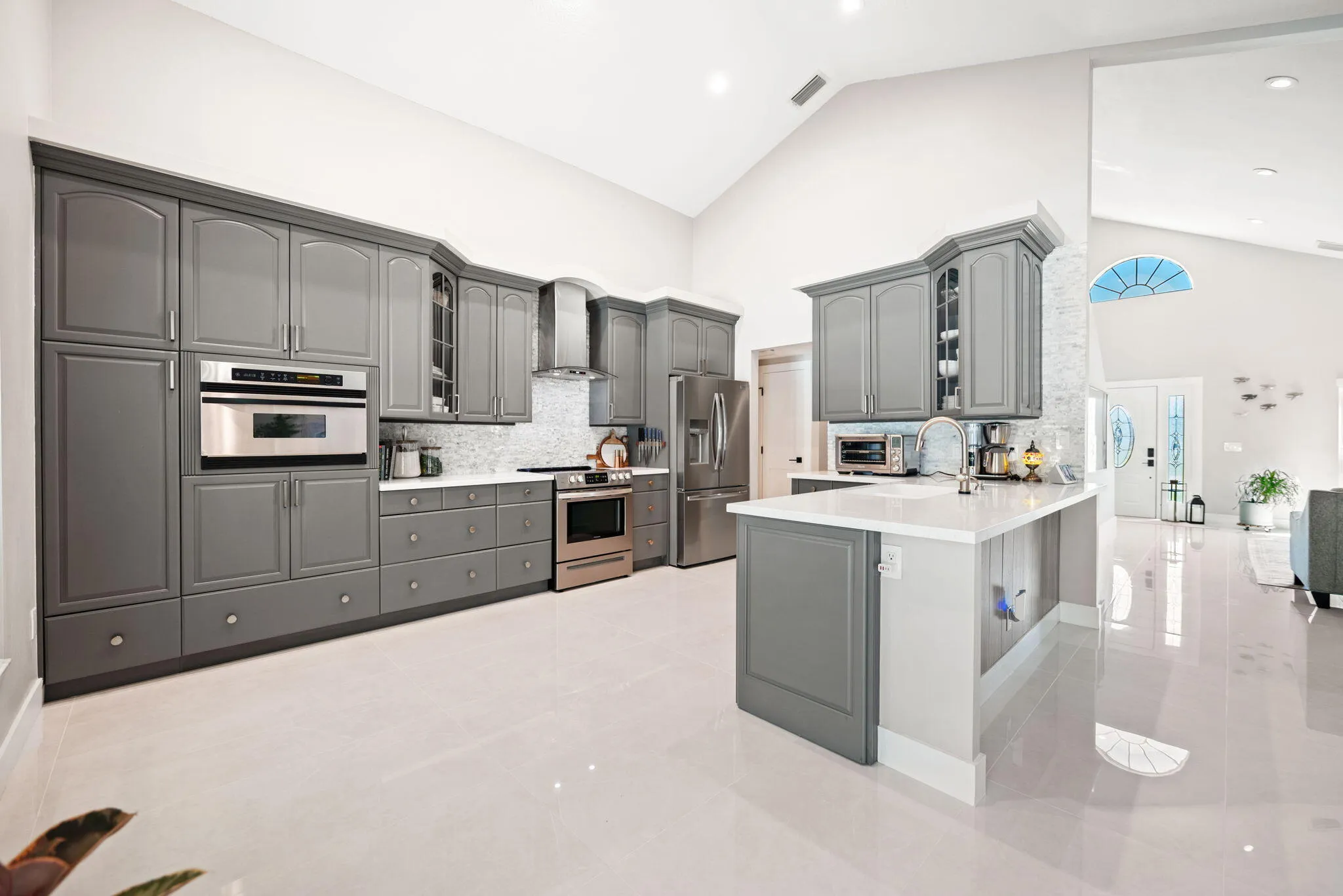 12-web-or-mls-22612-middletown-dr