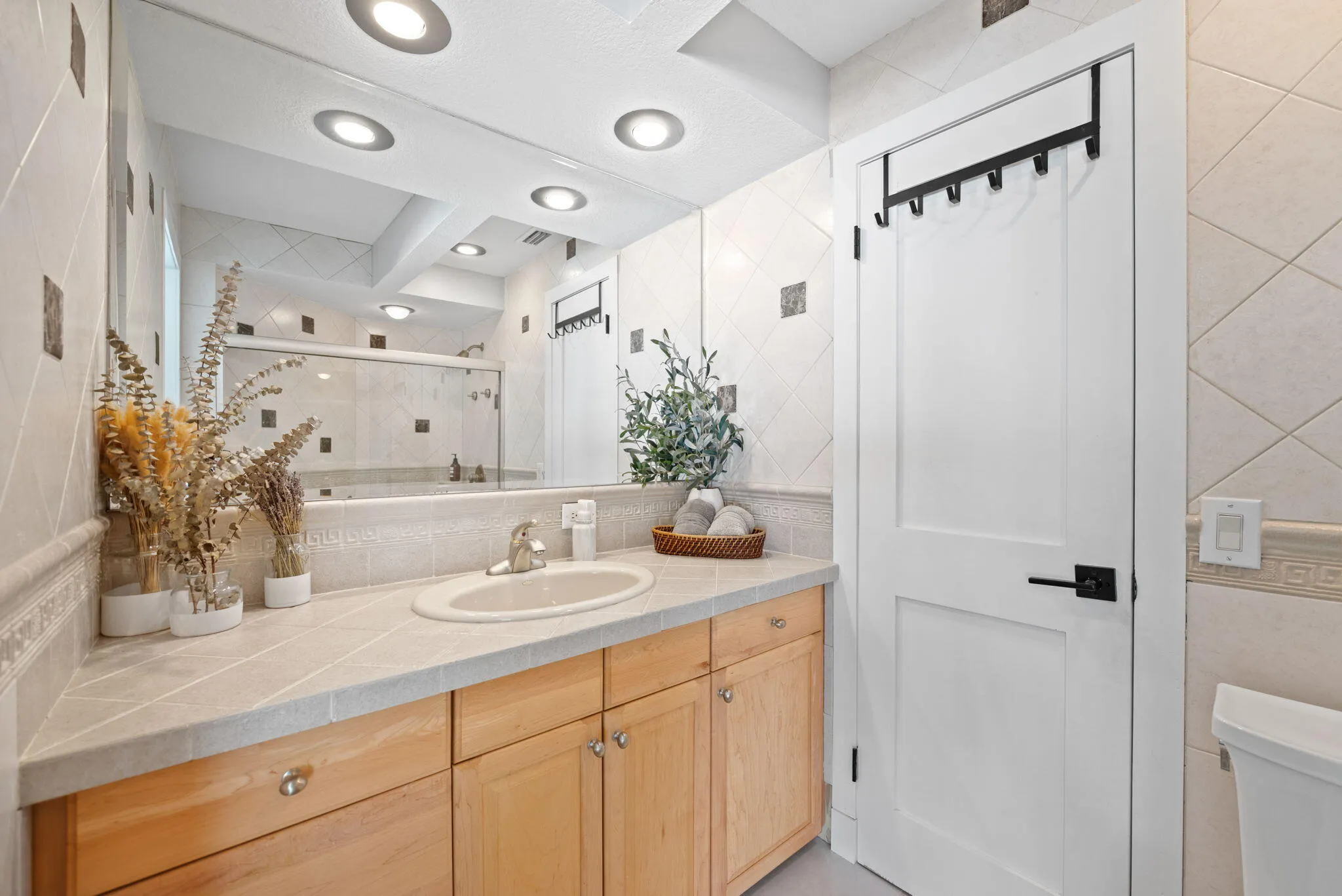 34-web-or-mls-22612-middletown-dr