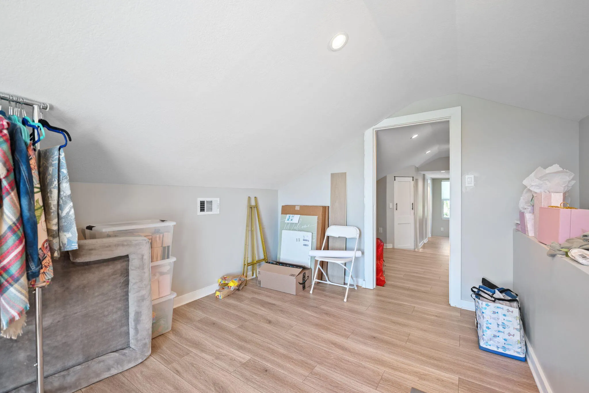 27-web-or-mls-22612-middletown-dr