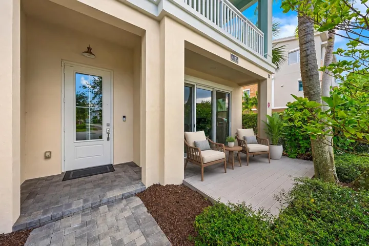 Patio w/extended deck
