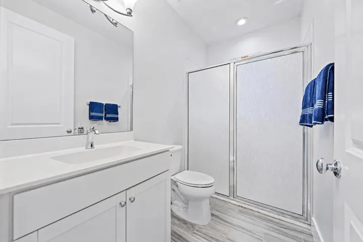 Guest Bathroom - 1st Floor