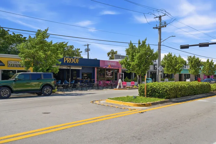 Enjoy the convenience of nearby Wilton Drive with its lively dining and nightlife.