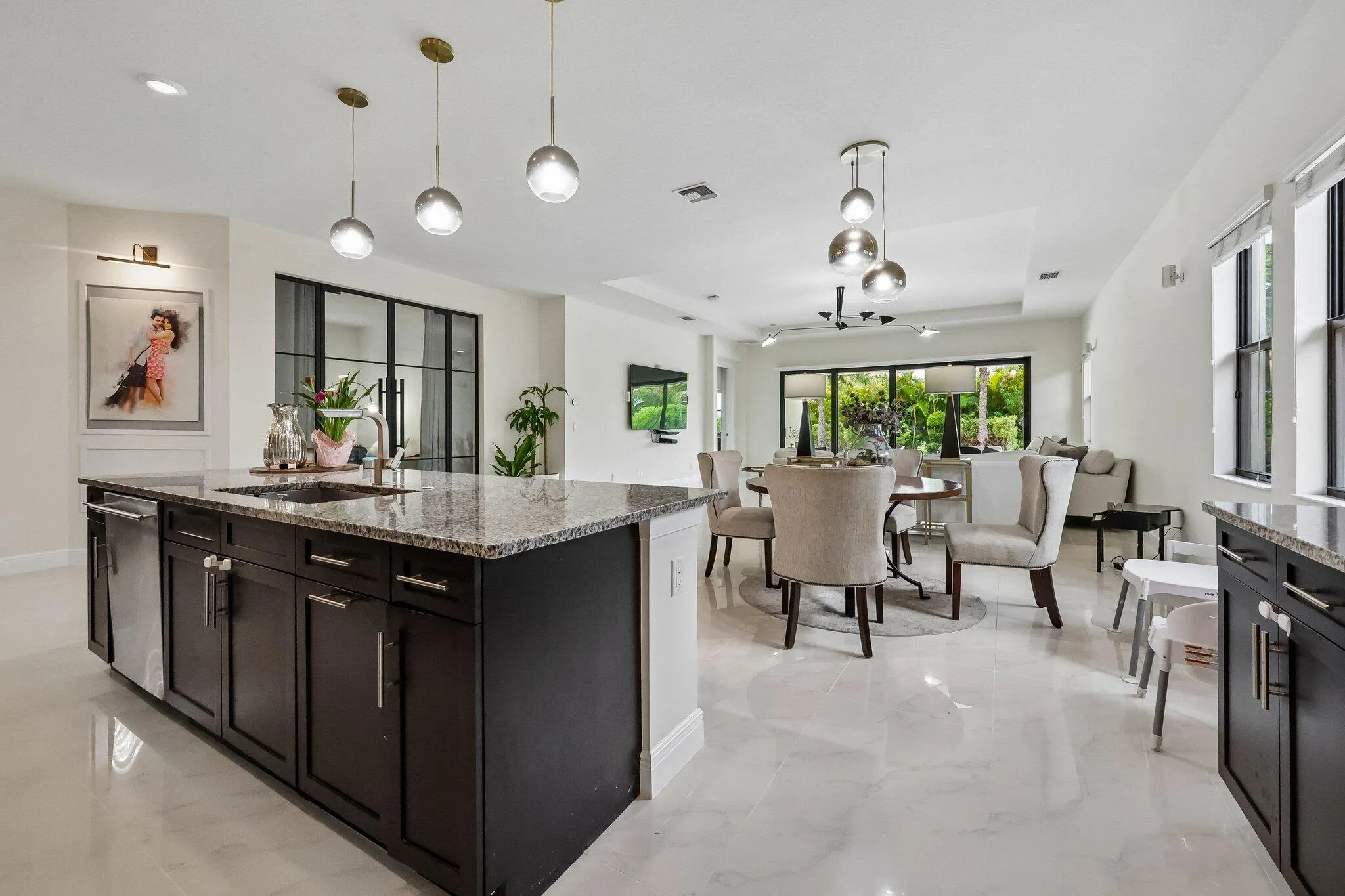 KITCHEN/DINING
