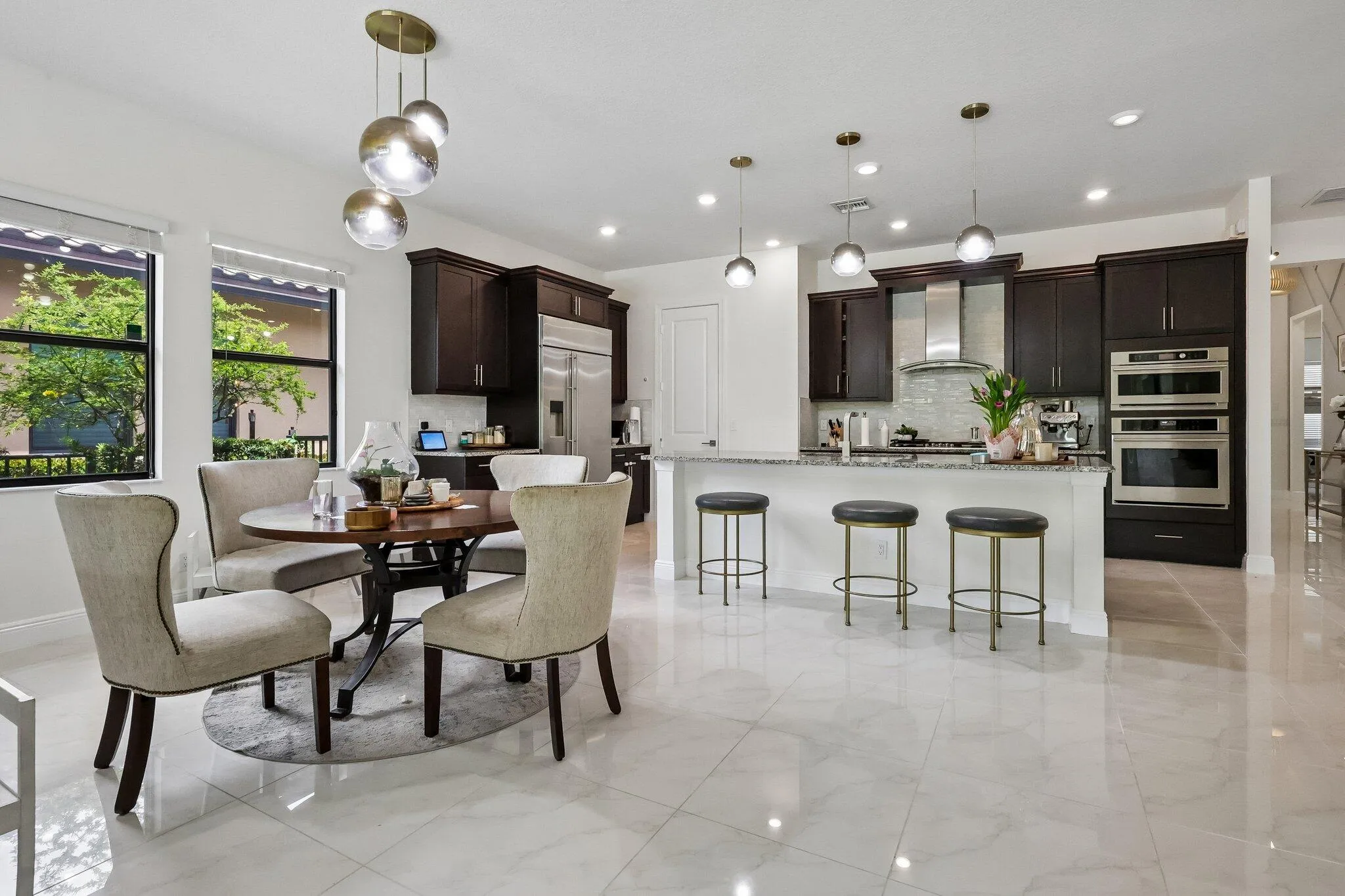 KITCHEN/DINING