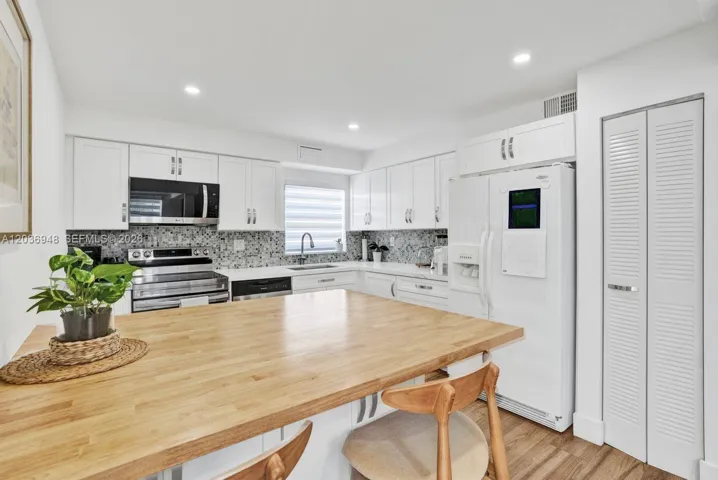 Kitchen & Island