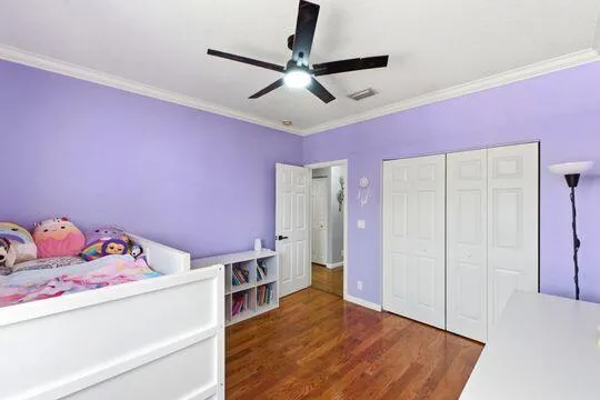 Very large bedroom