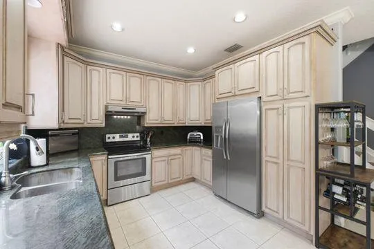 Beautiful wood cabinets, granite, pantry with pull out drawers