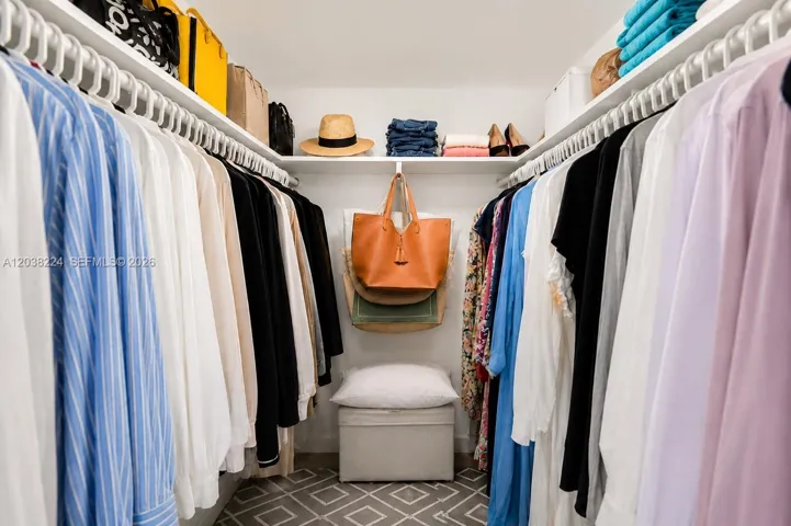 Bedroom walk-in