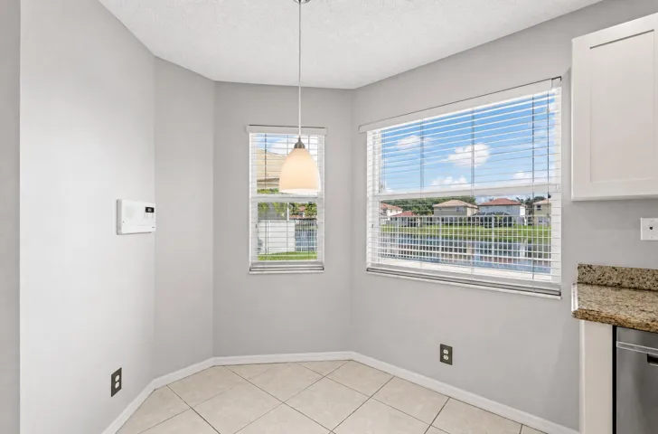 3961 Crescent Creek Place - Eat In