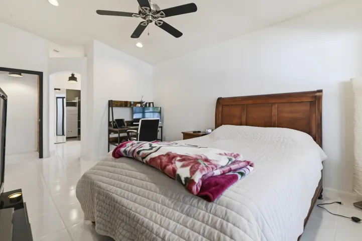 19 Bedroom 03