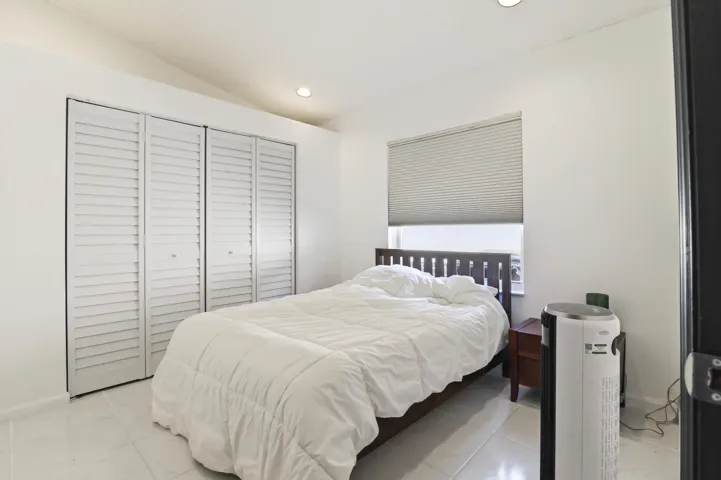 04 Bedroom 01