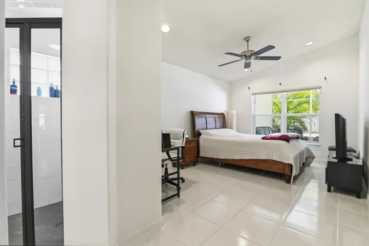17 Bedroom 01