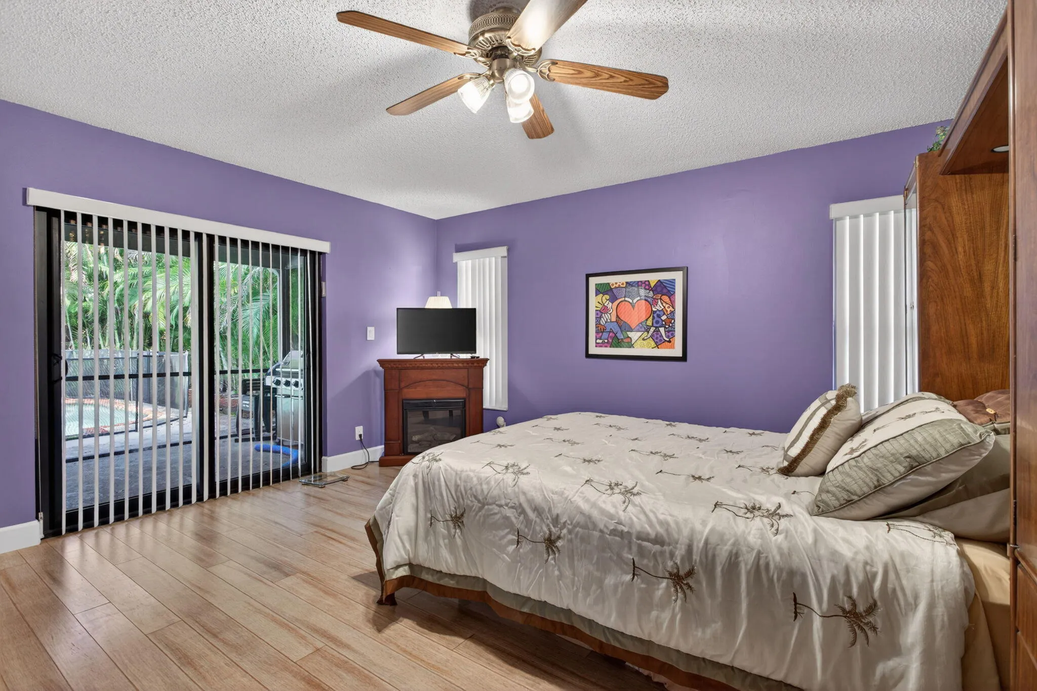 Sliding doors to screen enclosed patio