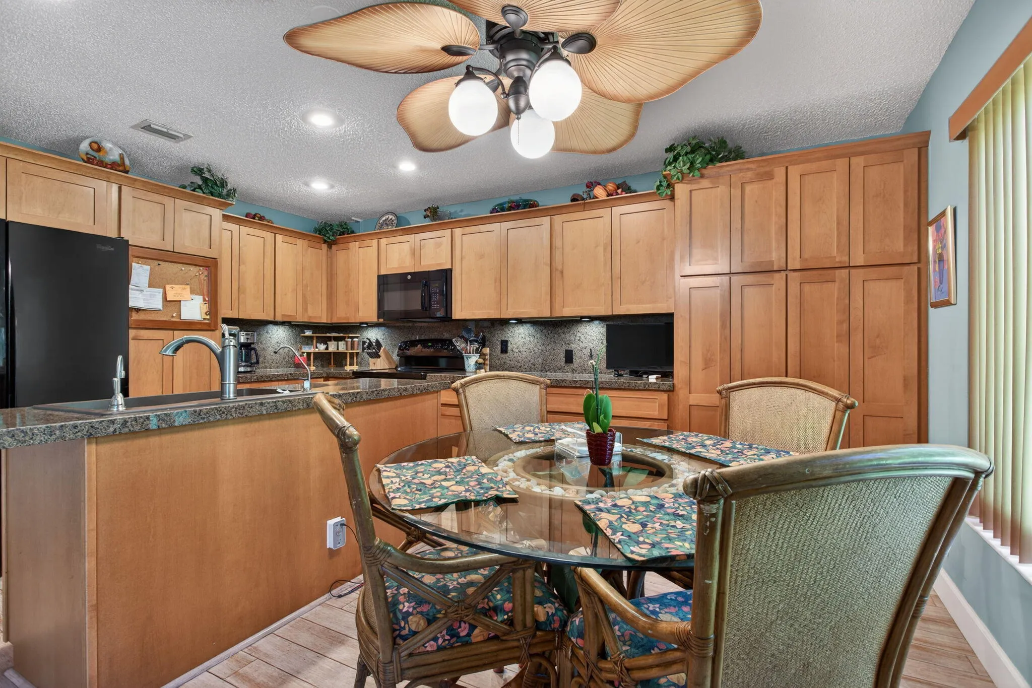 Lots of cabinets