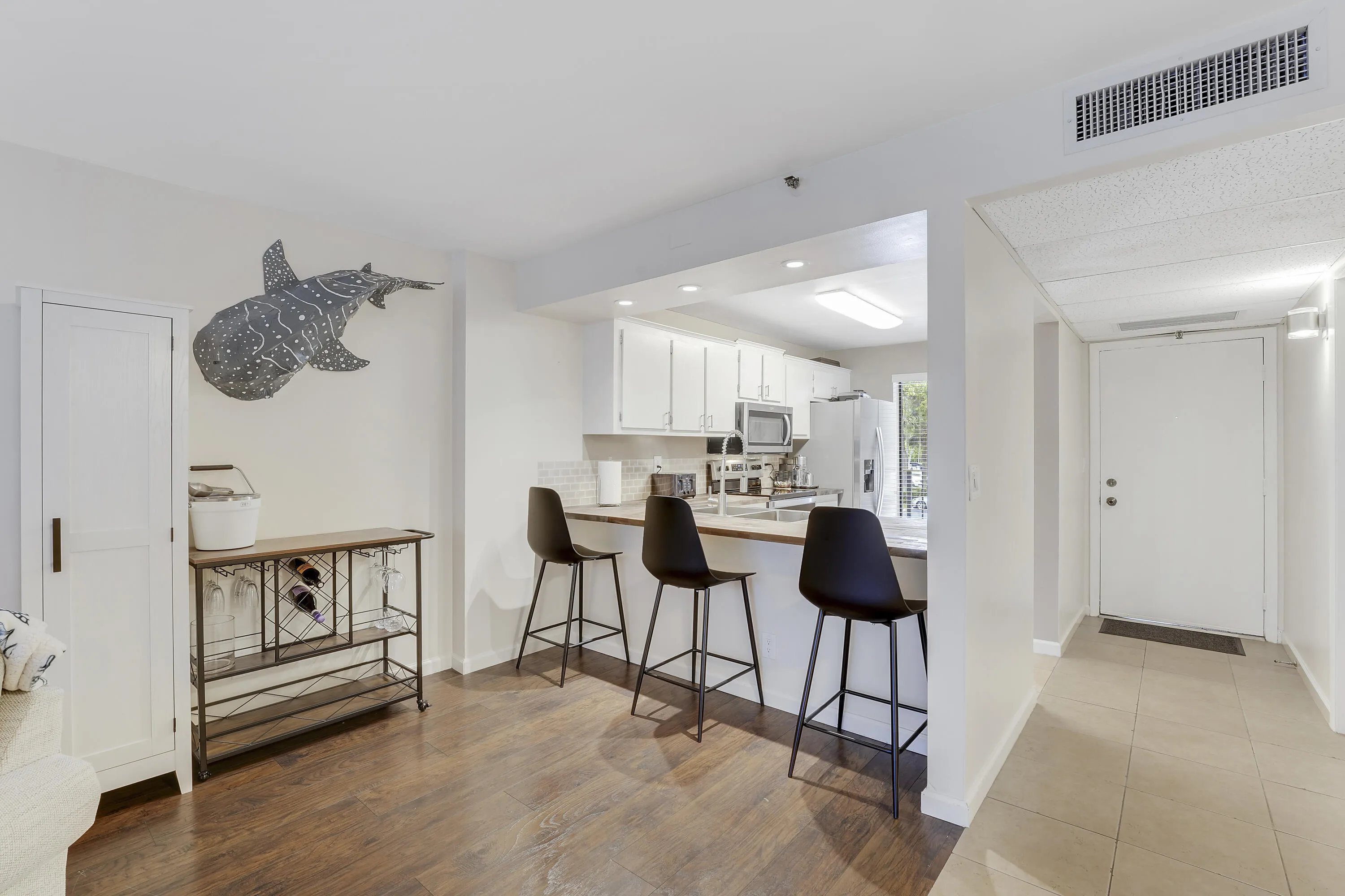 Entry / Kitchen