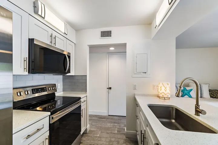 6343 Riverwalk #3
