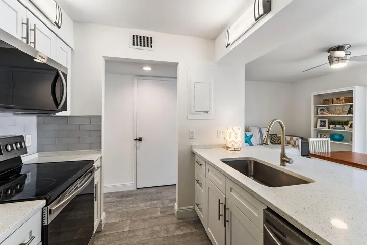 6343 Riverwalk #3