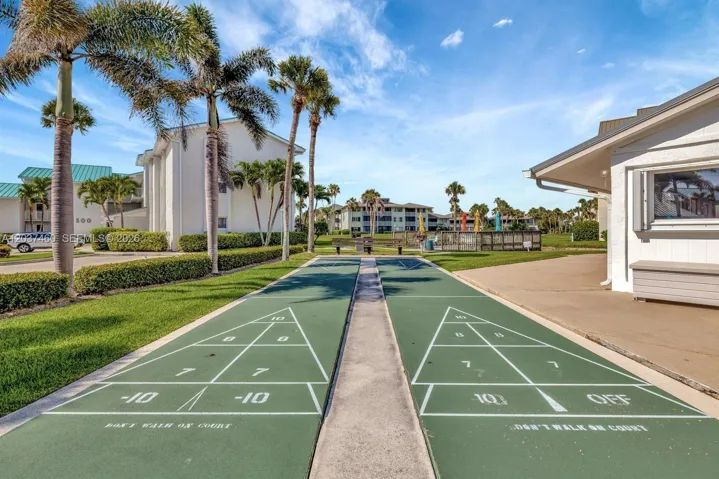 Shuffle board