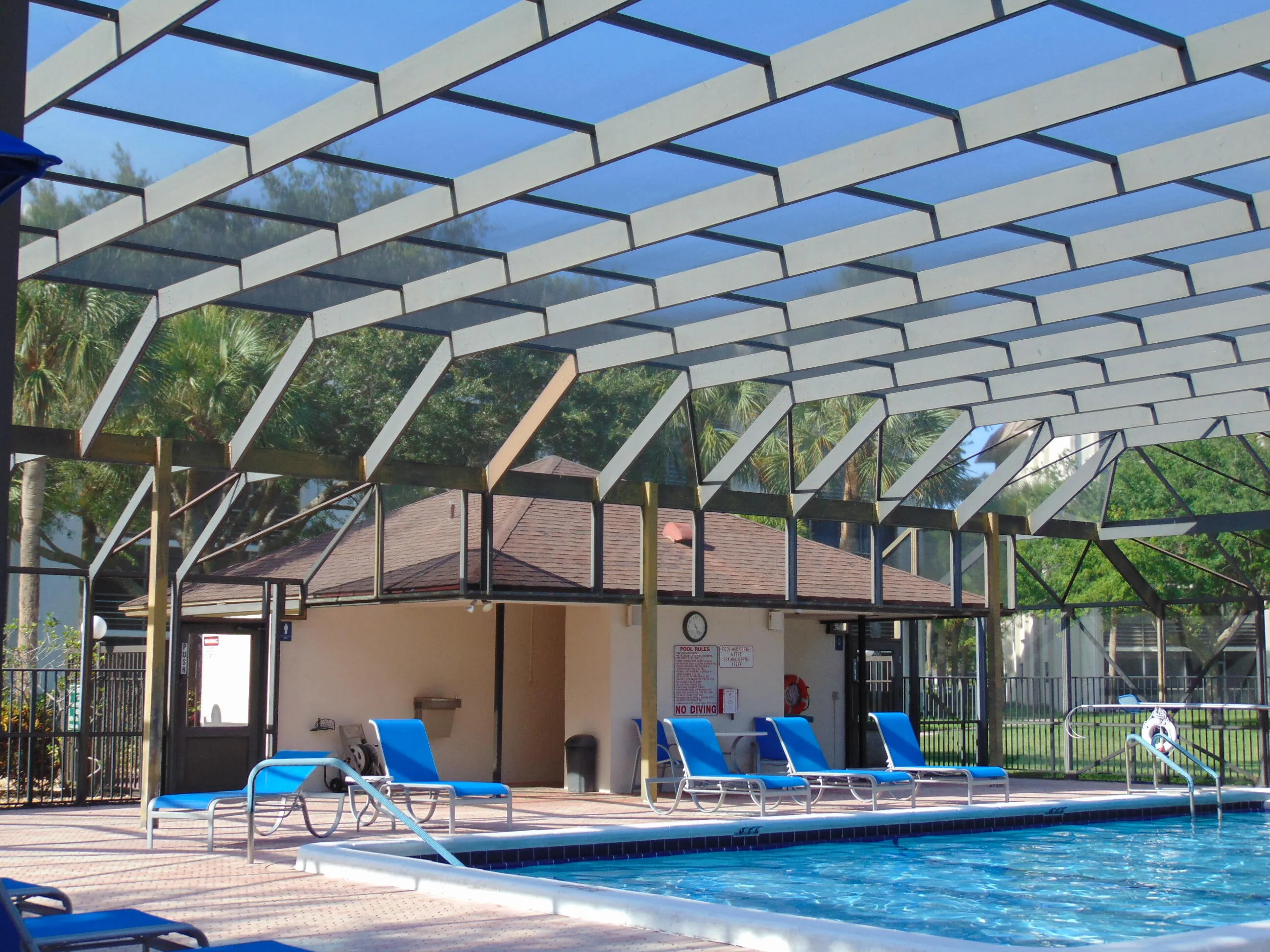 SCREENED POOL