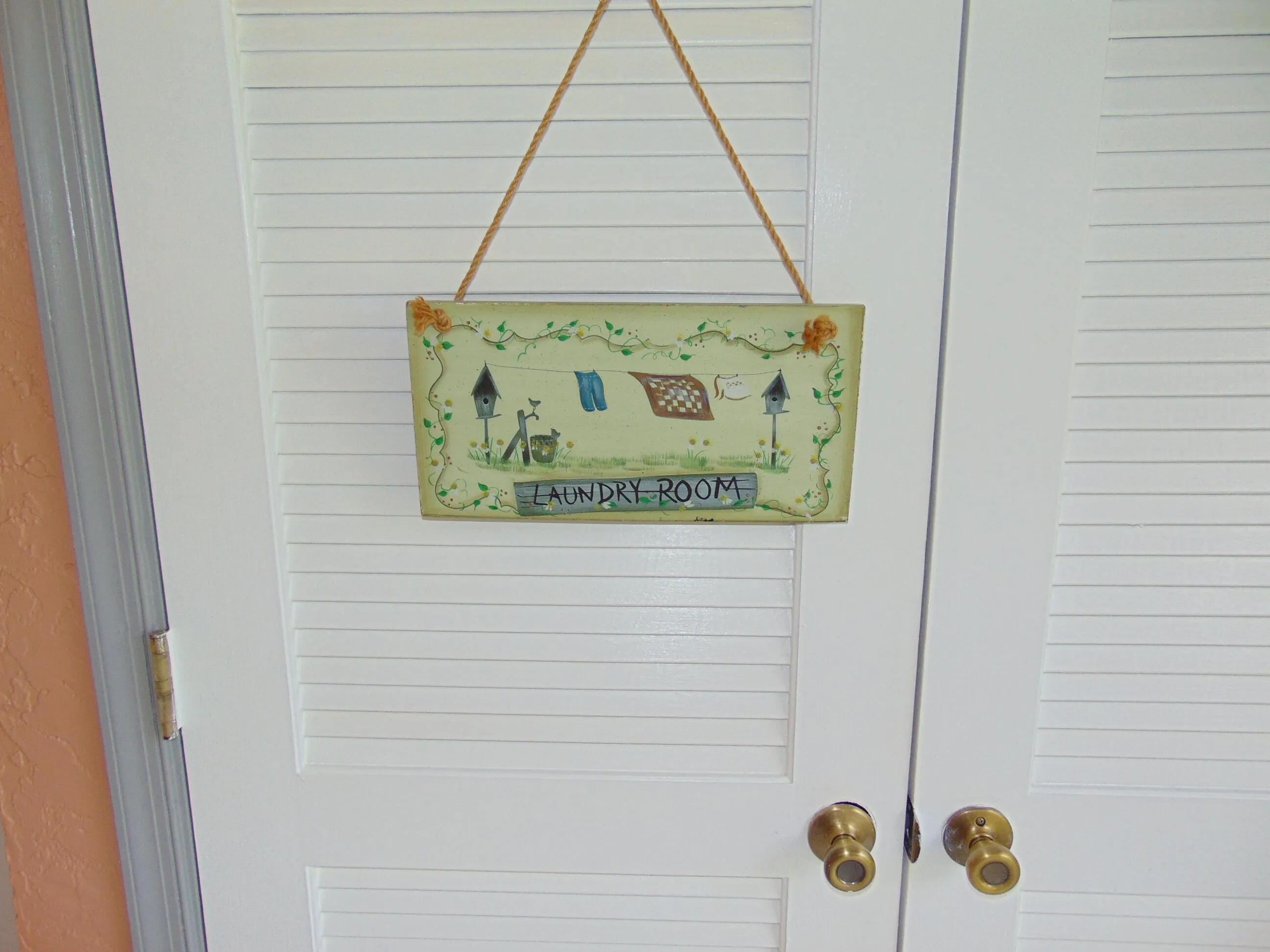 LAUNDRY CLOSET