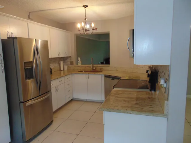 GRANITE COUNTERS STAINLESS APPLIANCES