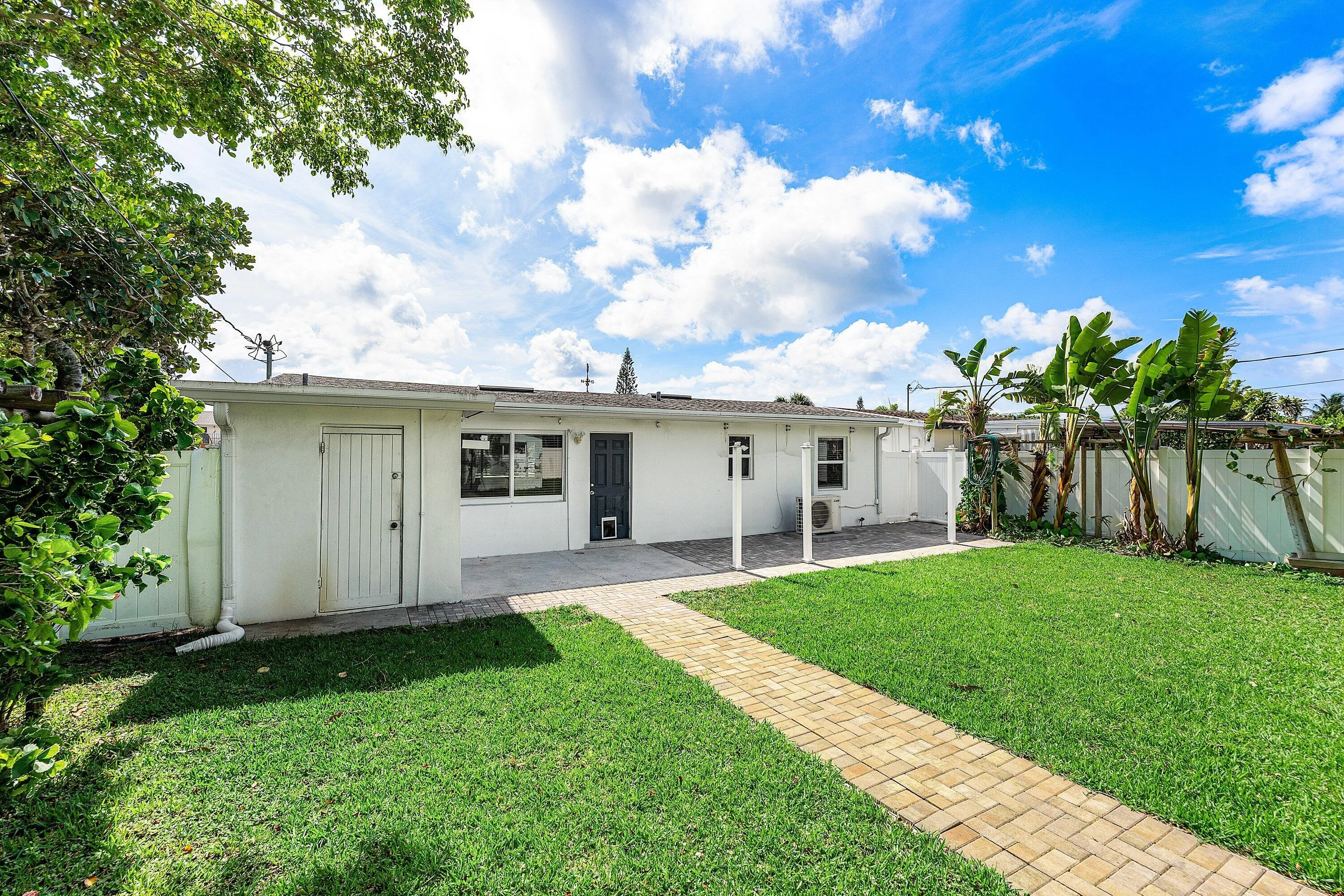 023-707SouthBroadway-Lantana-FL-33462-SM