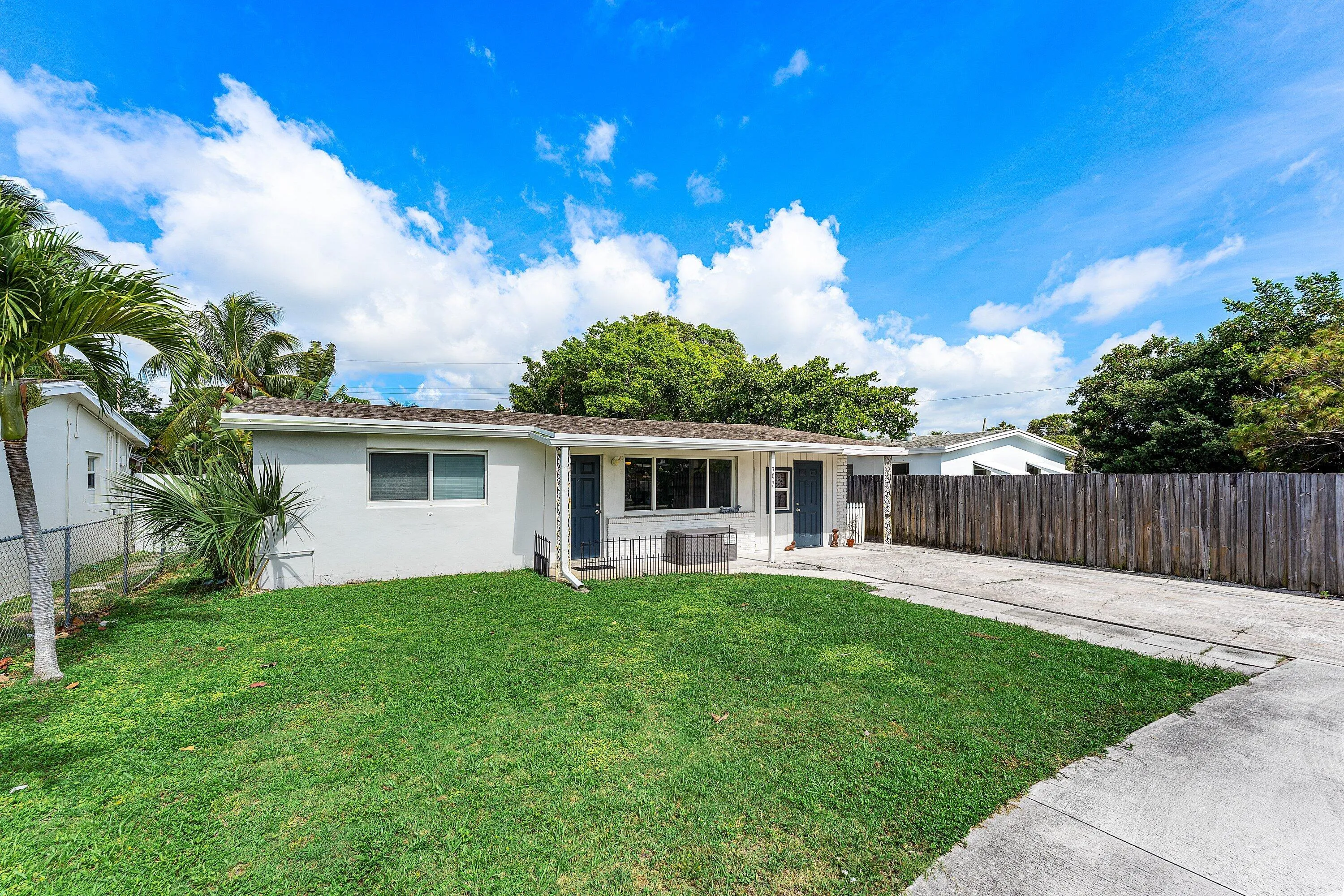 003-707SouthBroadway-Lantana-FL-33462-SM