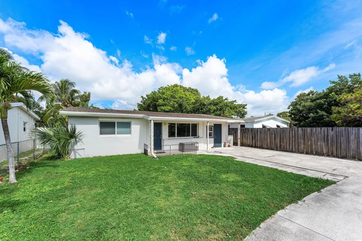 003-707SouthBroadway-Lantana-FL-33462-SM