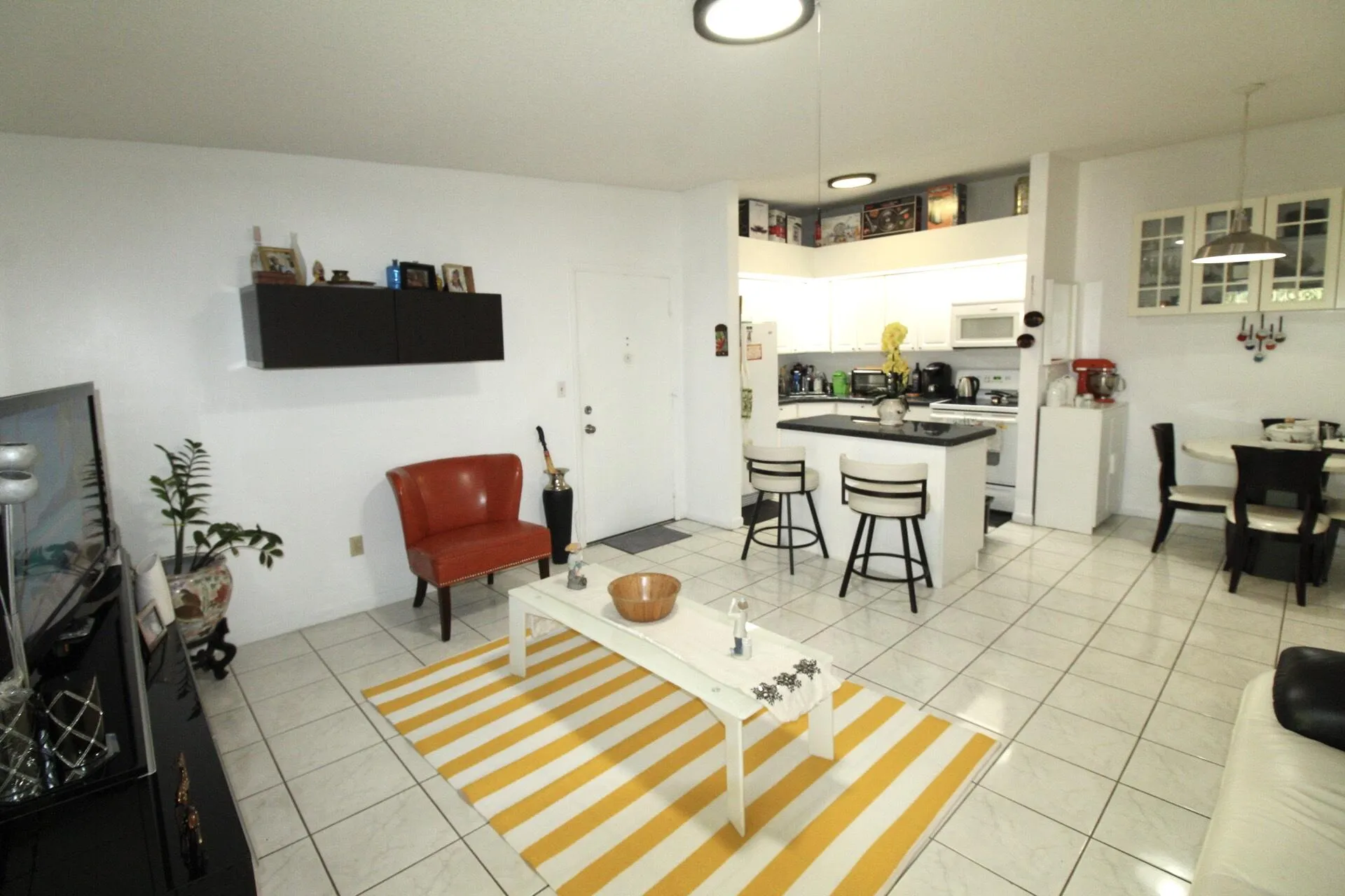 LIVING ROOM 1