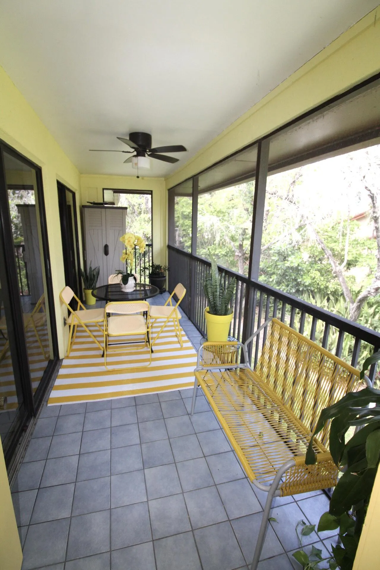 LARGE SCREENED-IN BALCONY 4