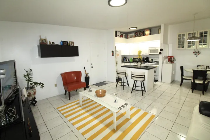 LIVING ROOM 1