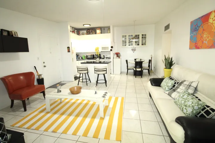 LIVING ROOM 5