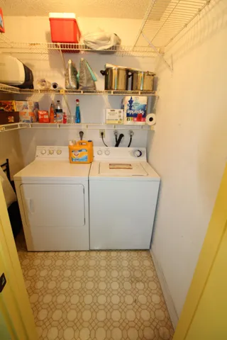 PRIVATE LAUNDRY ROOM